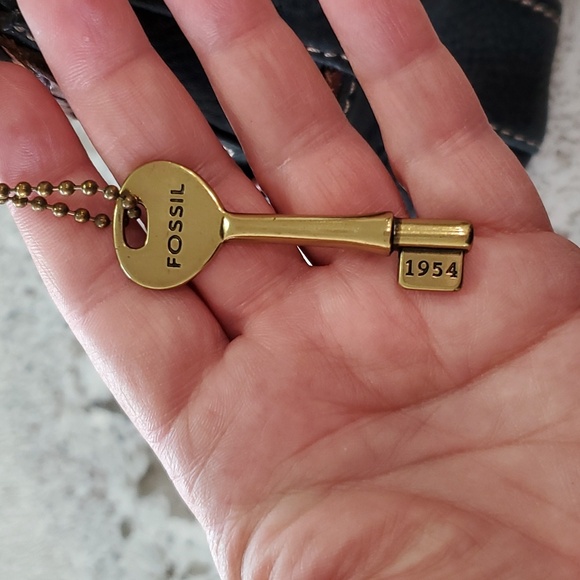 Fossil Leather Handbag With Braided Strap - Picture 13 of 17